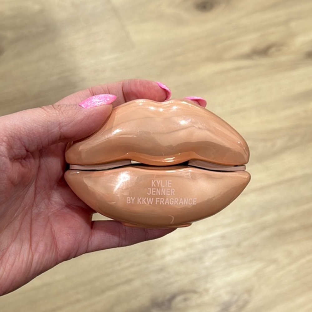 Discontinued Kylie Jenner Nude Lips perfume for KKW Fragrance 1oz